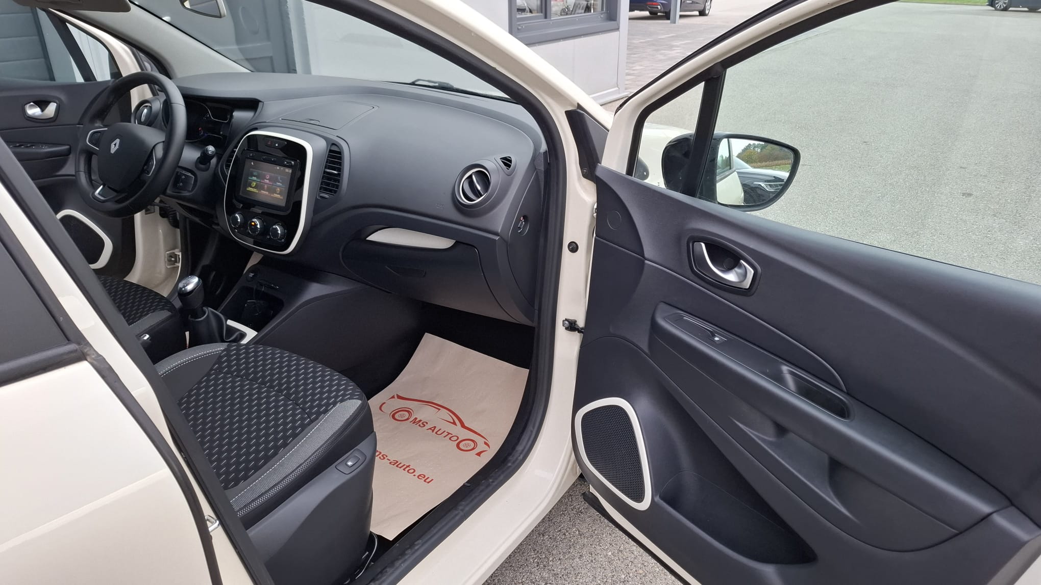 Renault Captur 10-10-26-2025