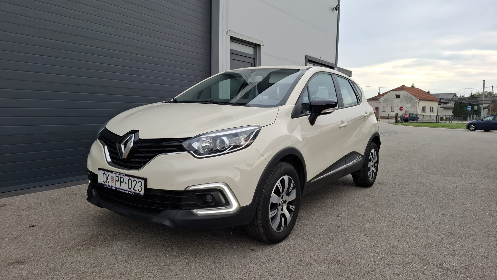 Renault Captur 2-10-26-2025