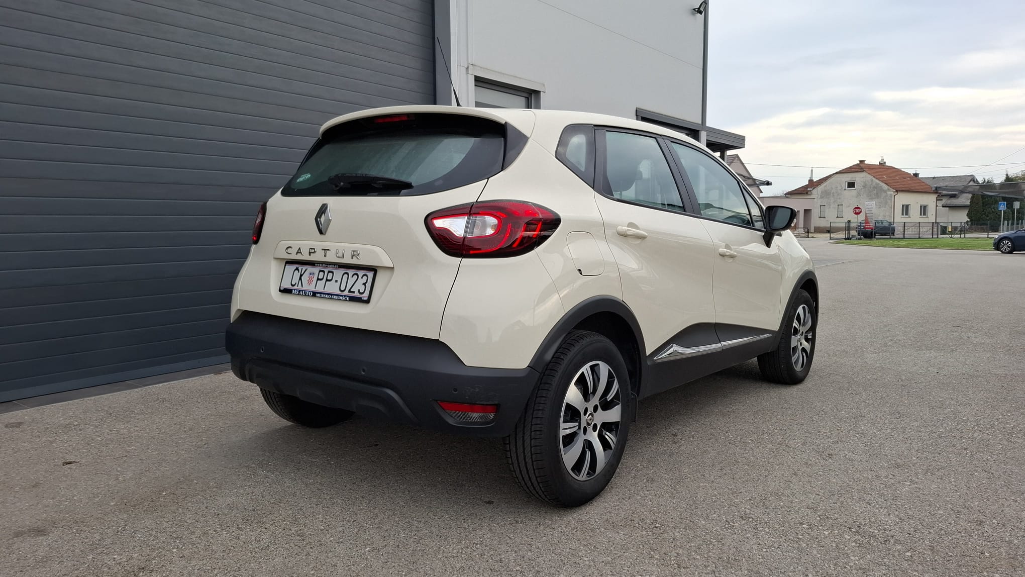 Renault Captur 4-10-26-2025