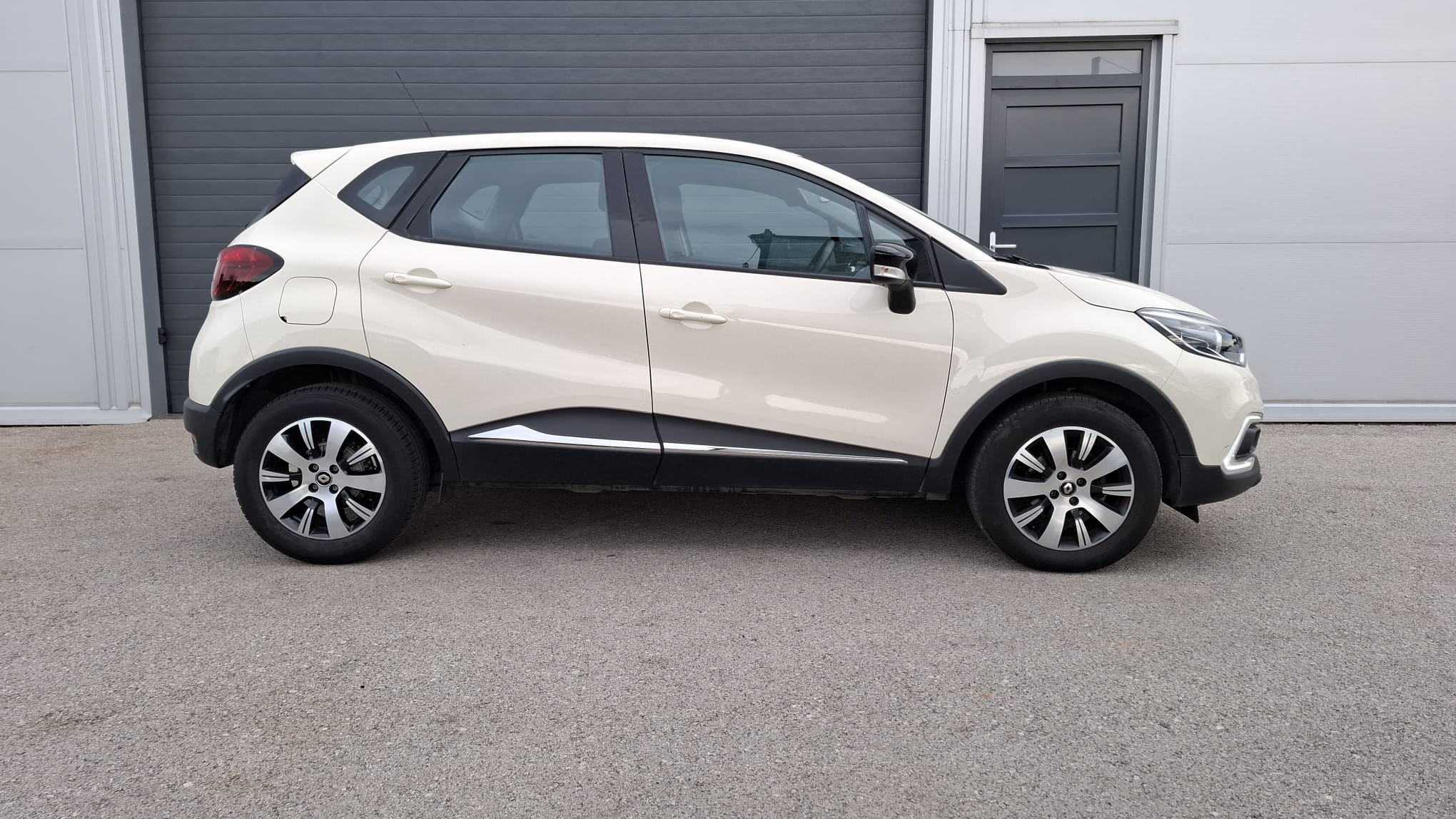 Renault Captur 6-10-26-2025