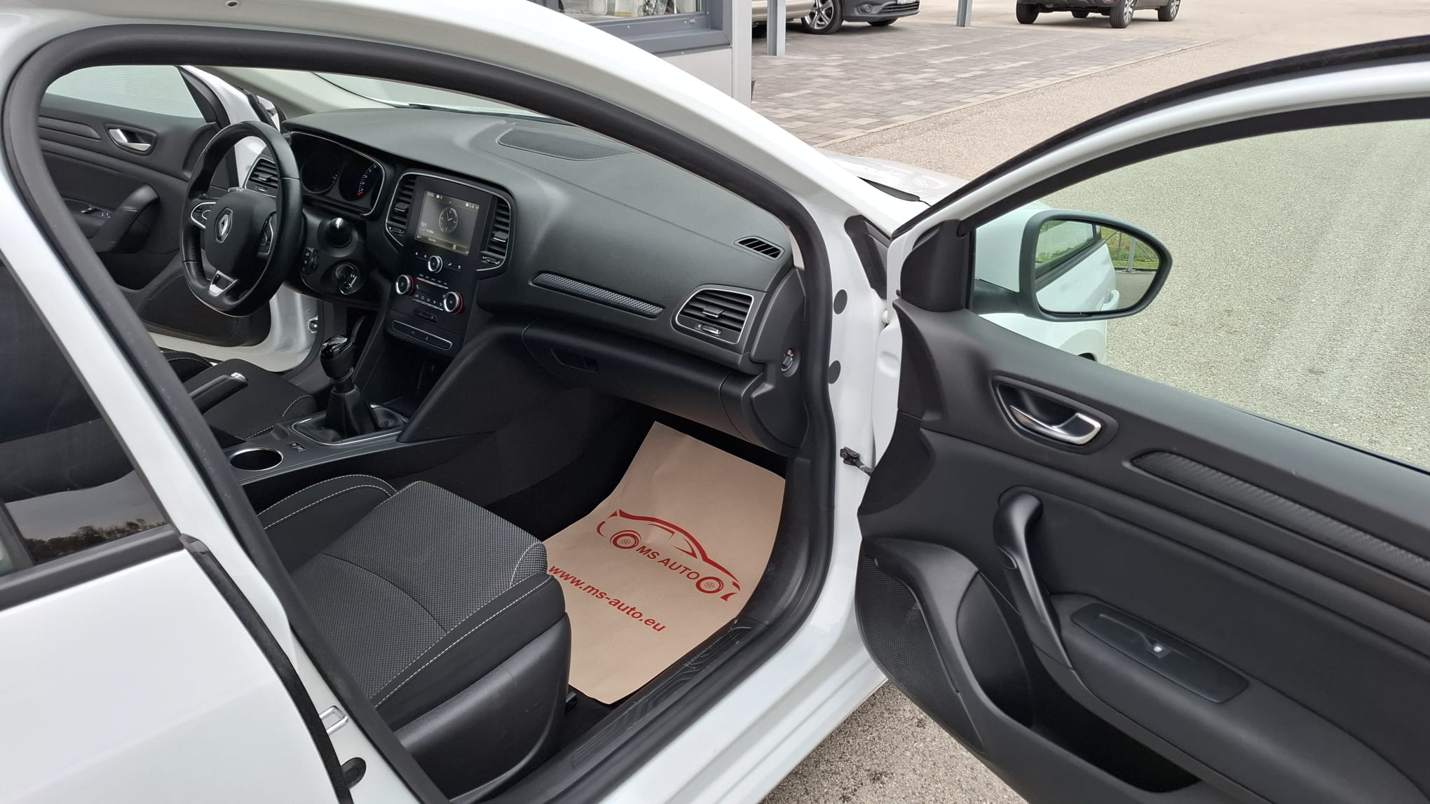 Renault Megane 10-10-30-2025
