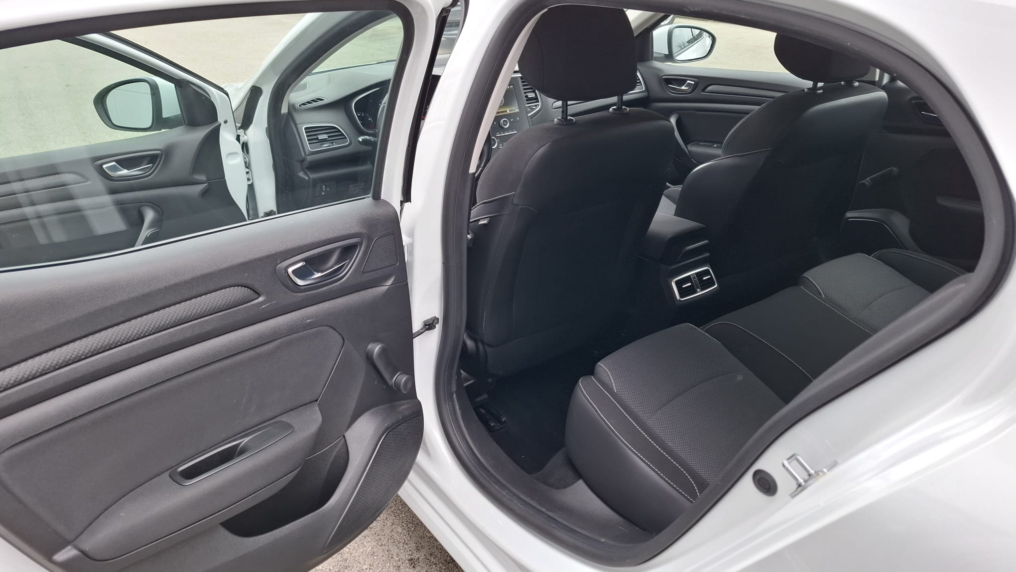 Renault Megane 11-10-30-2025