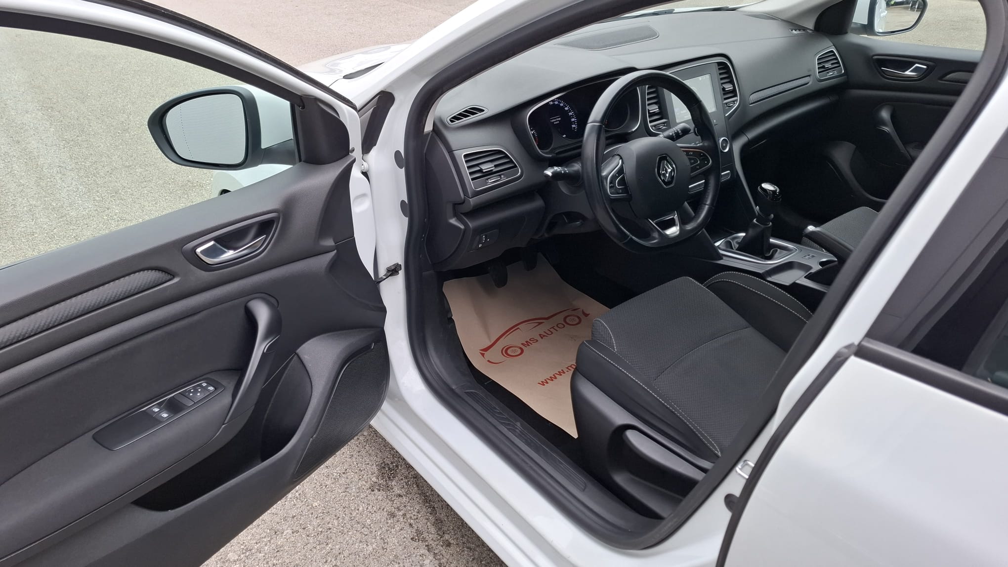Renault Megane 9-10-30-2025