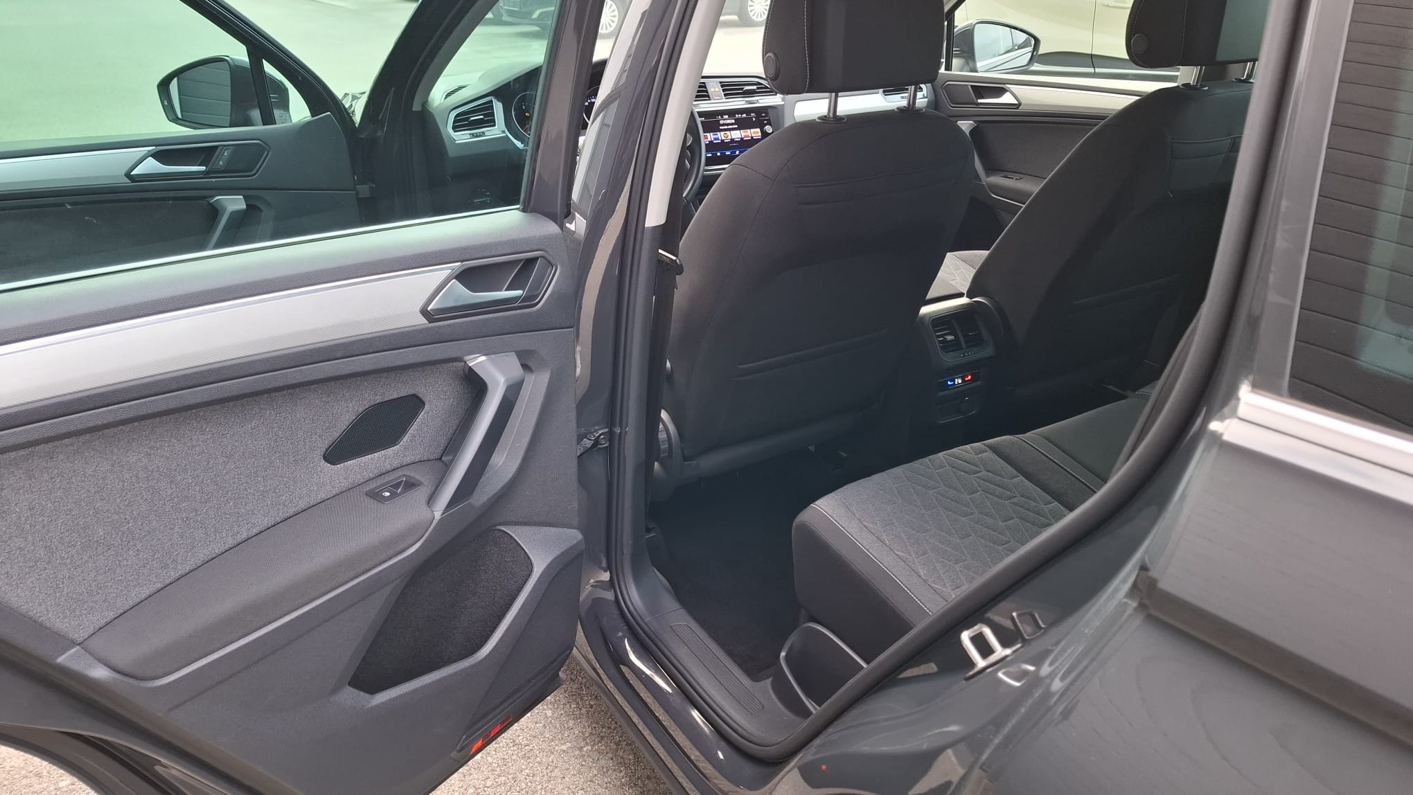 VW Tiguan 11-10-27-2025