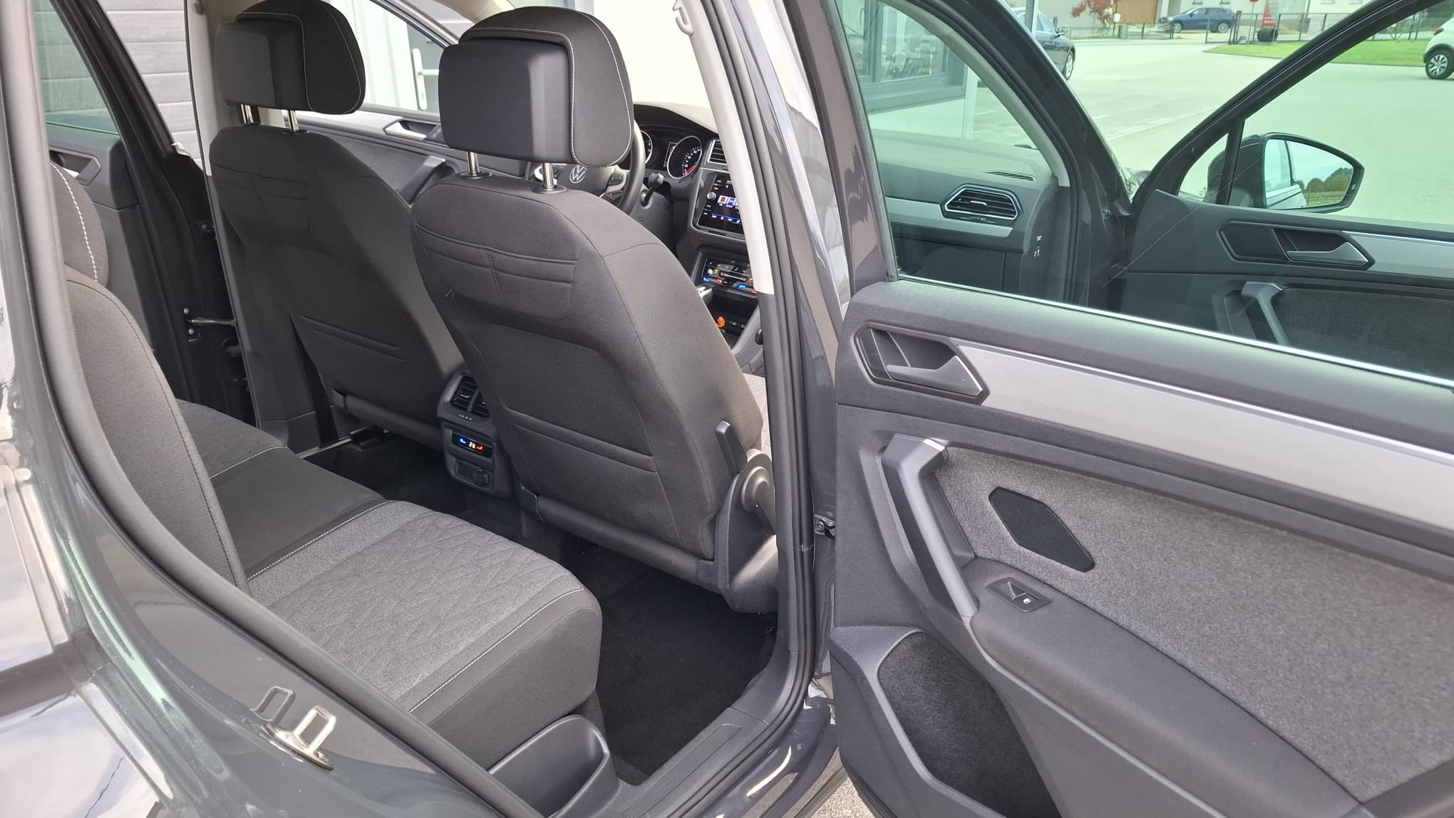 VW Tiguan 12-10-27-2025