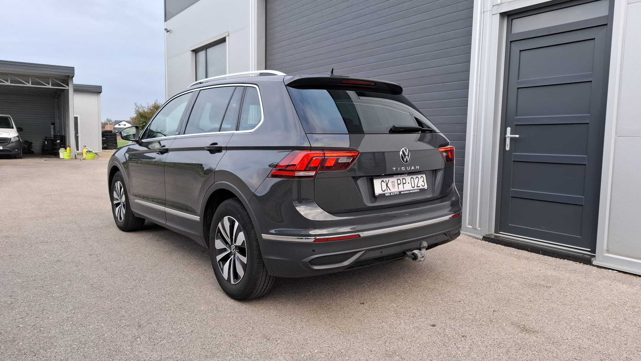 VW Tiguan 3-10-27-2025