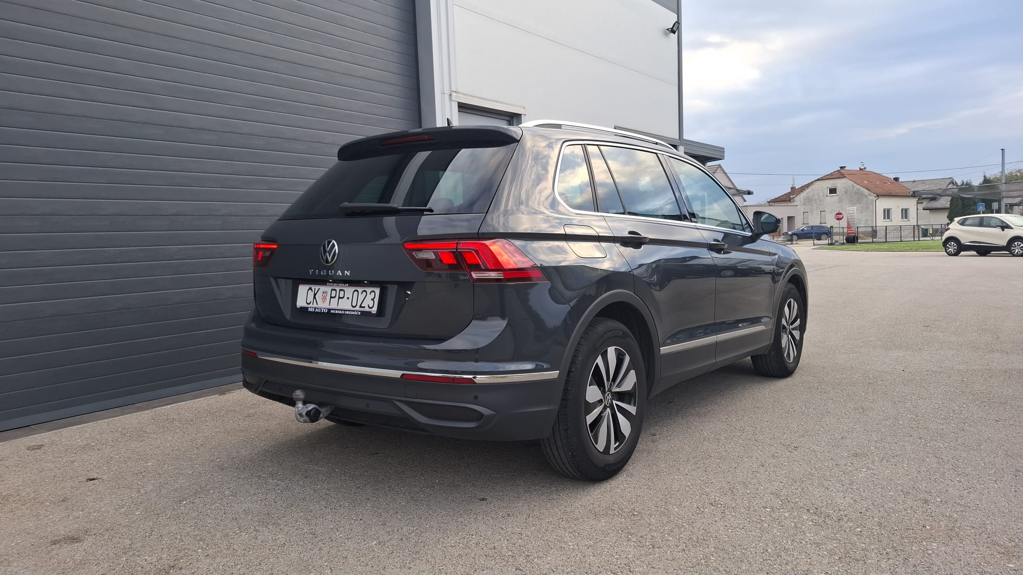 VW Tiguan 4-10-27-2025