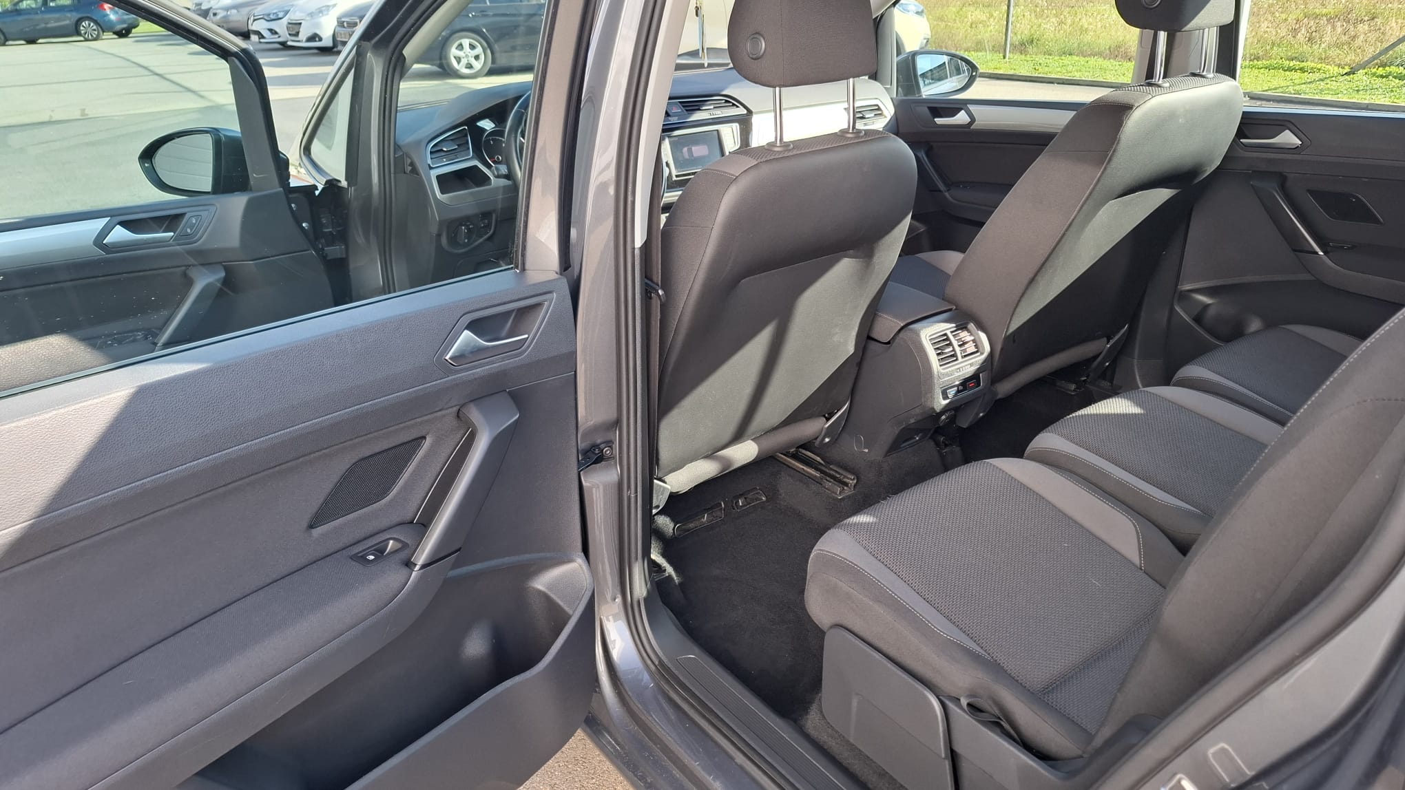 VW Touran 10-10-28-2025