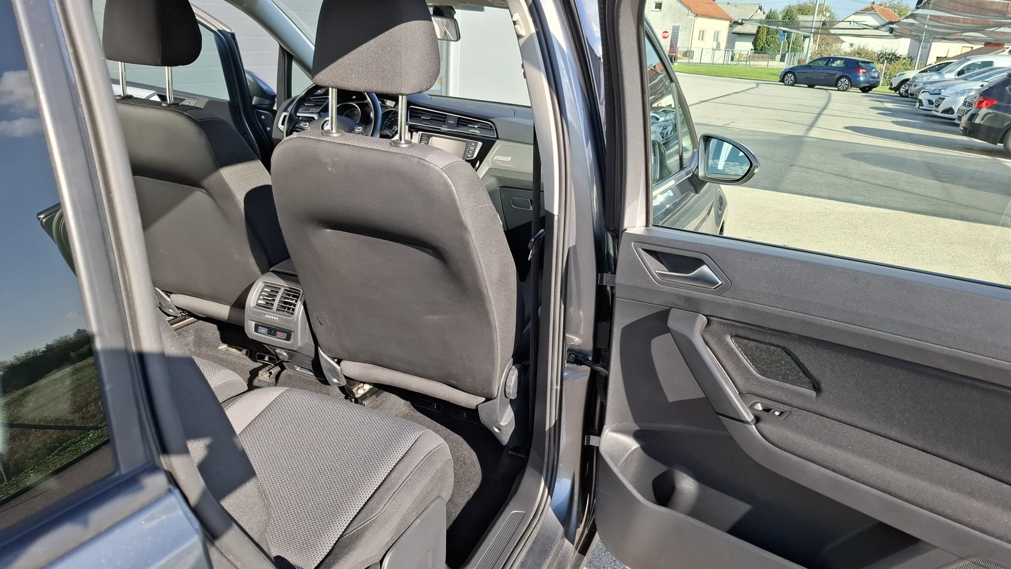 VW Touran 11-10-28-2025