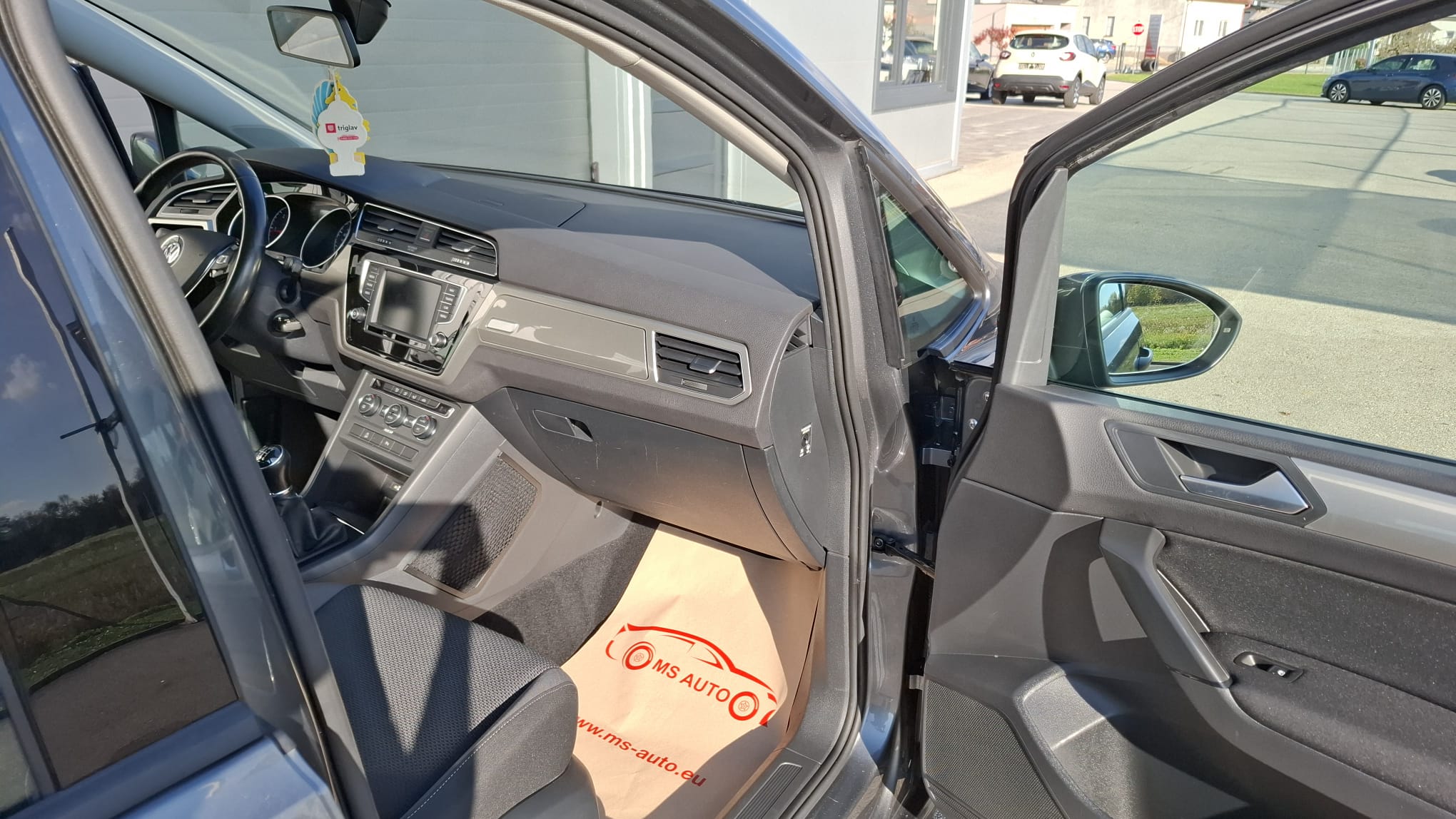 VW Touran 12-10-28-2025