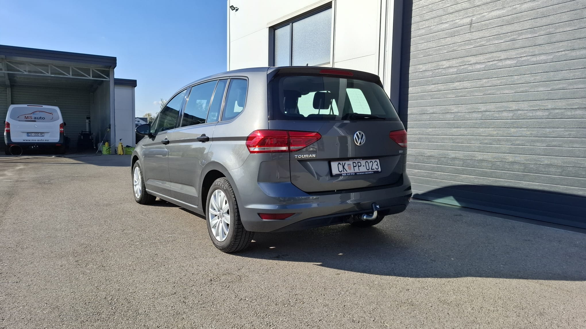 VW Touran 3-10-28-2025