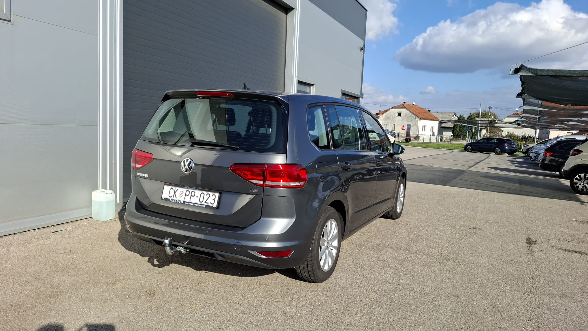 VW Touran 4-10-28-2025