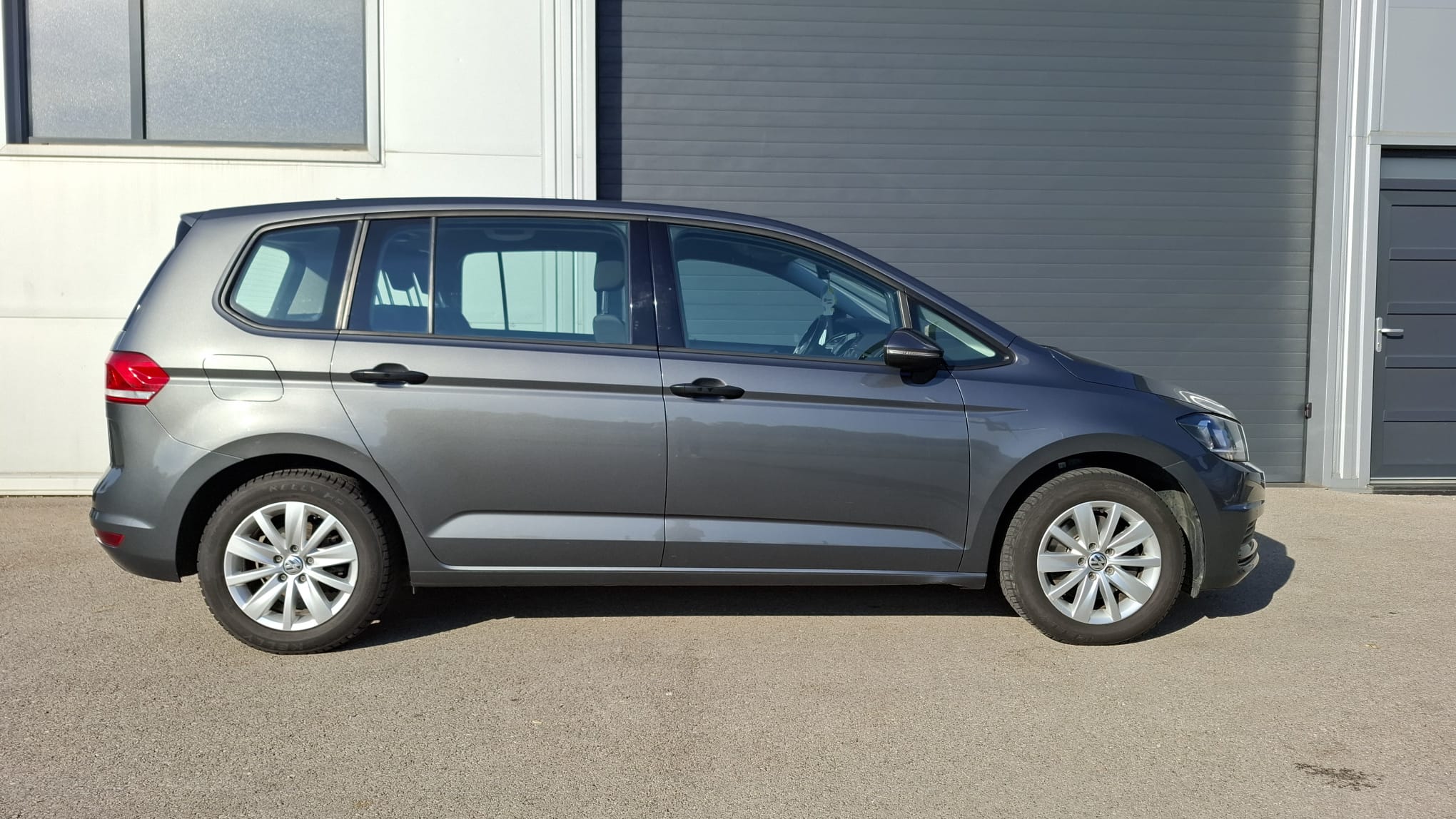 VW Touran 5-10-28-2025