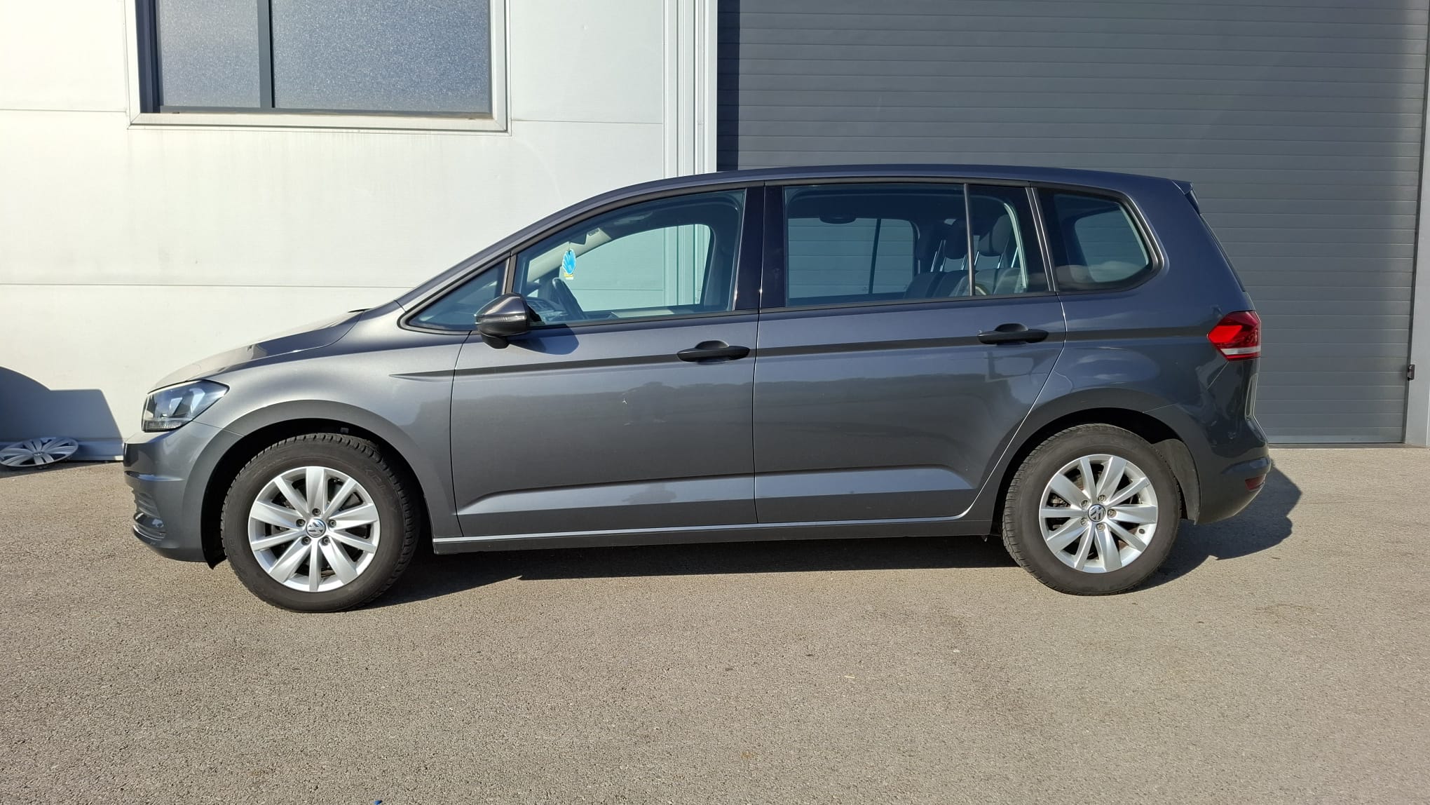 VW Touran 6-10-28-2025