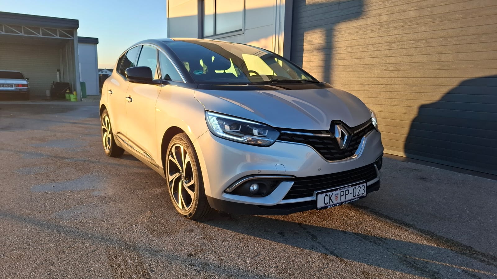 Renault Scenic 1-11-31-2025