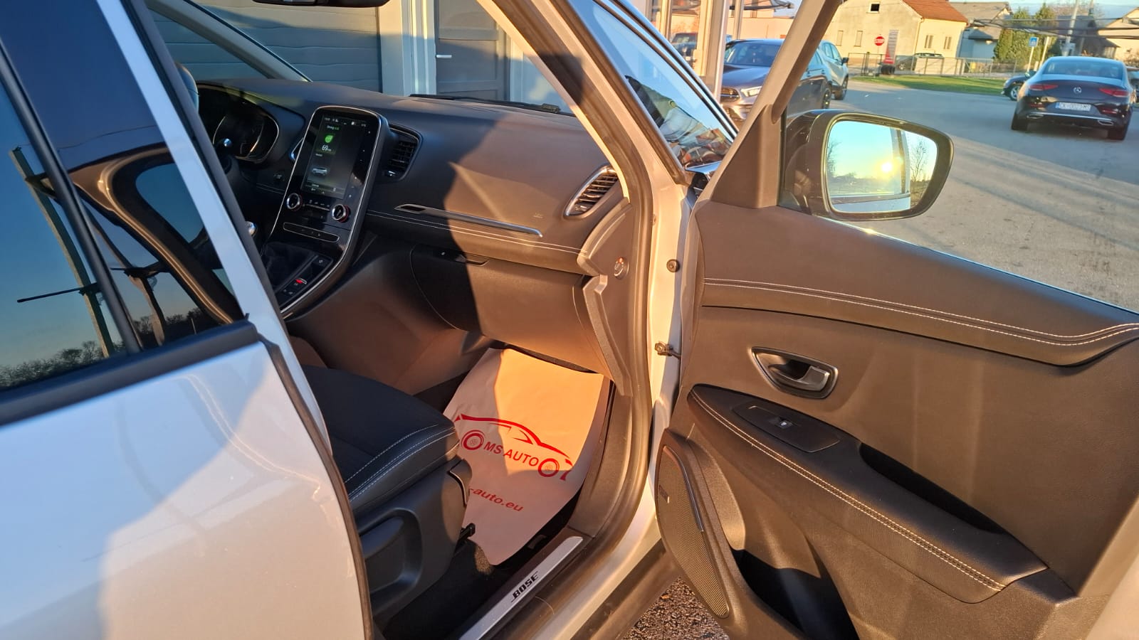 Renault Scenic 10-11-31-2025