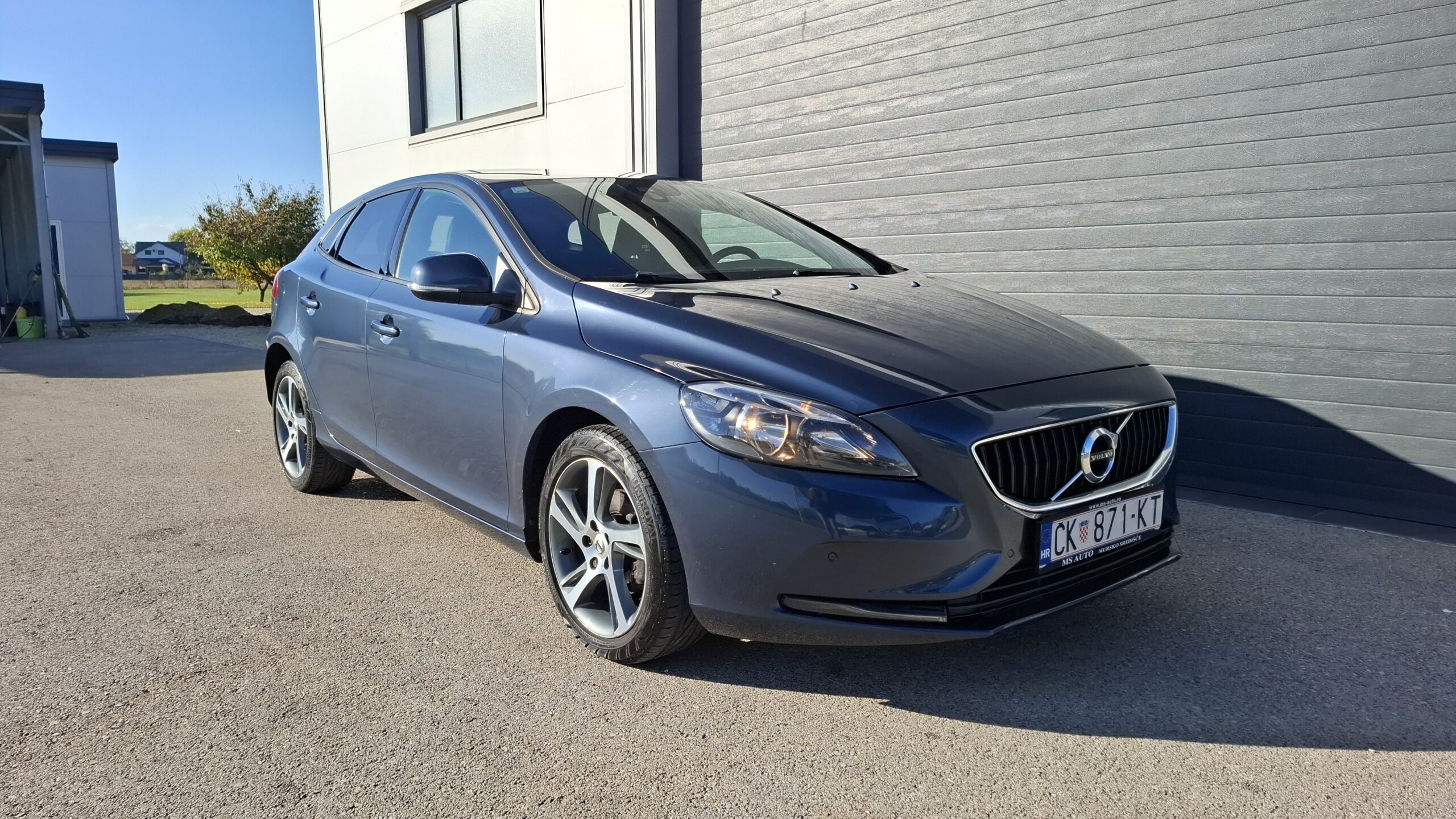 VOLVO V40 D2 - Slika 2