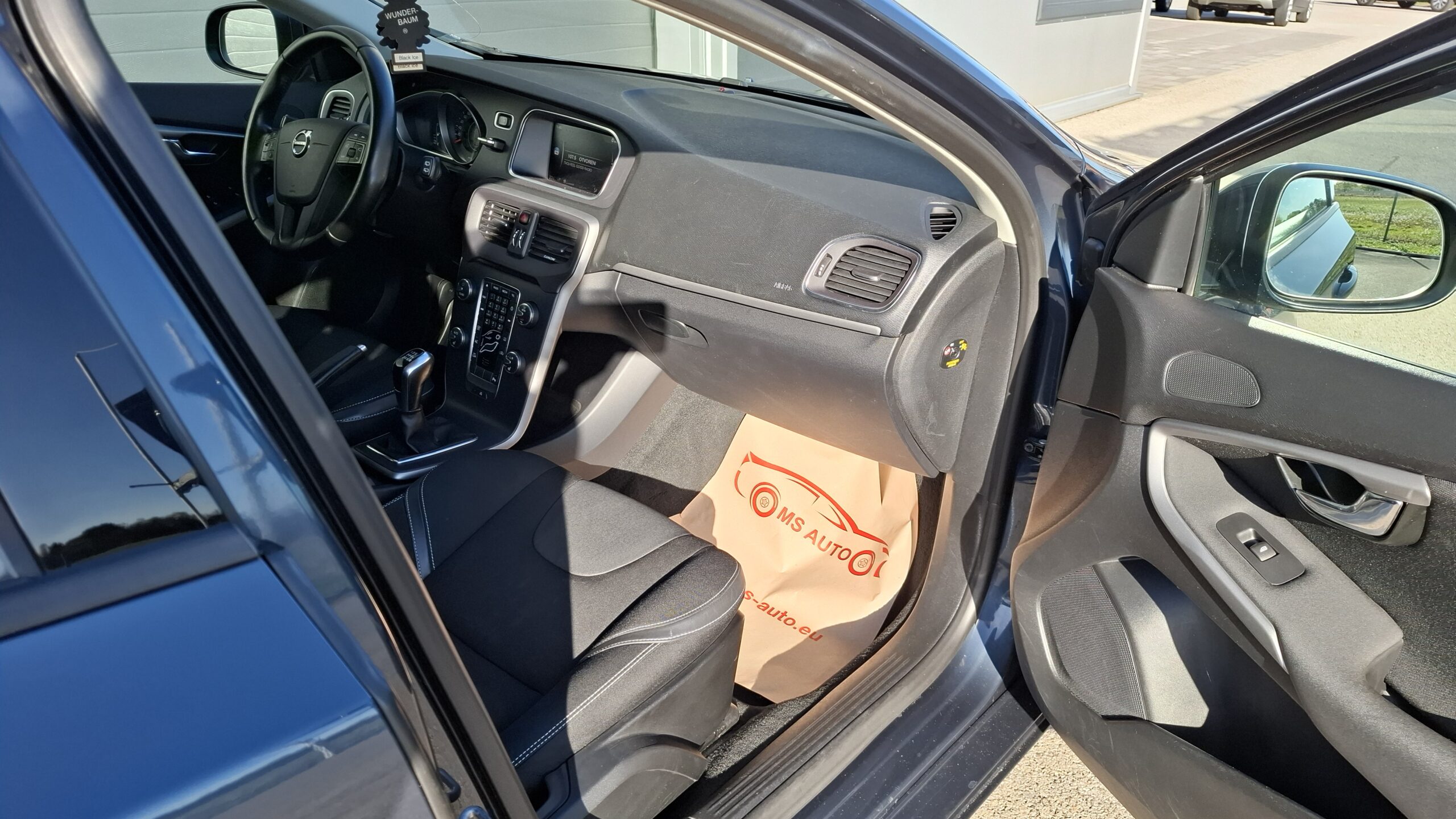 VOLVO V40 D2 - Slika 11