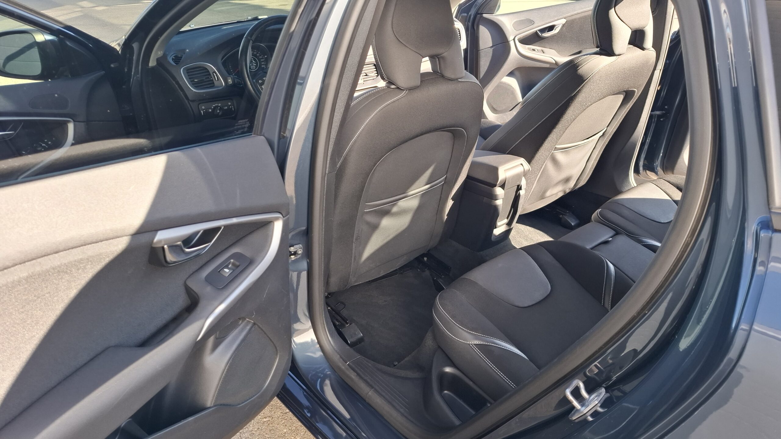 VOLVO V40 D2 - Slika 12