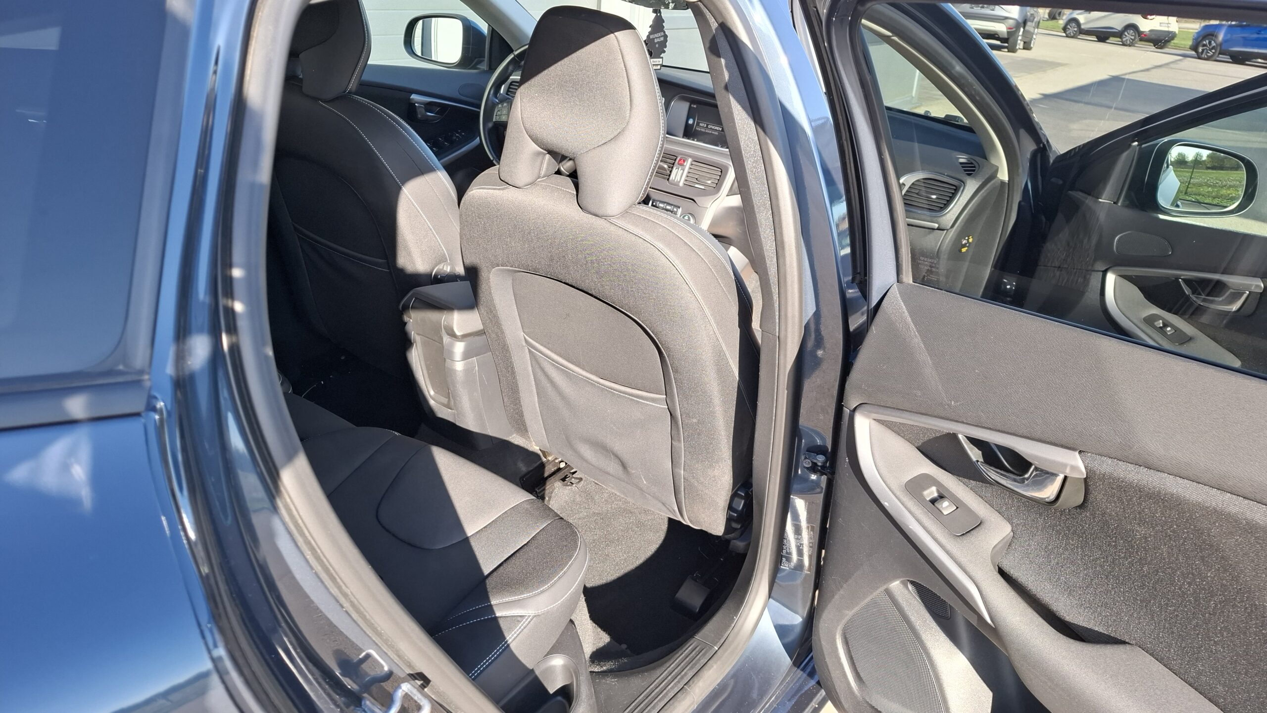 VOLVO V40 D2 - Slika 13