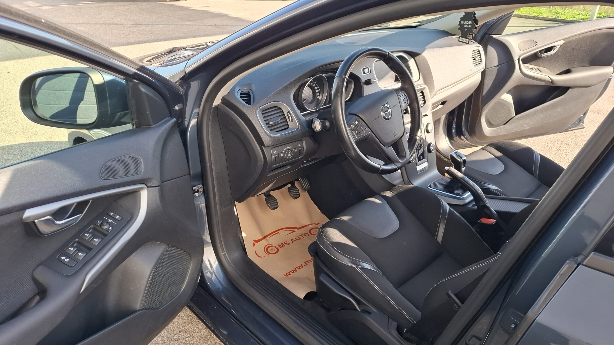 VOLVO V40 D2 - Slika 10